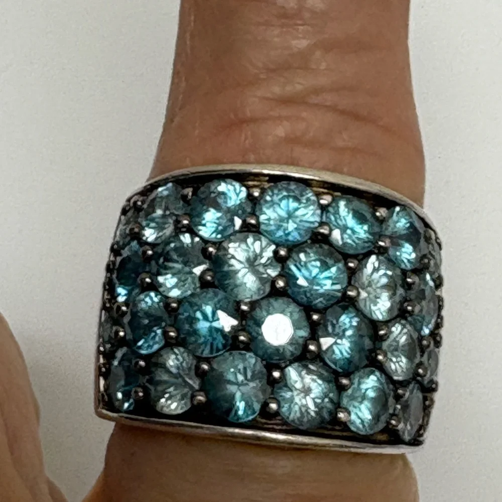 Elegant Blue ZirconGemstone Silver Band Ring - Picture 8 of 8